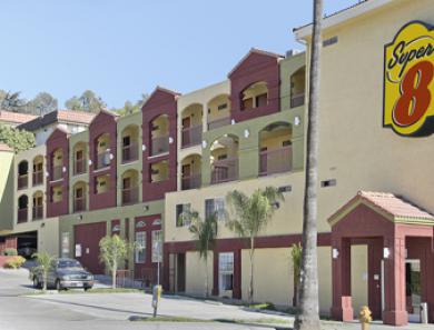 Super 8 By Wyndham Angeles Downtown 2*